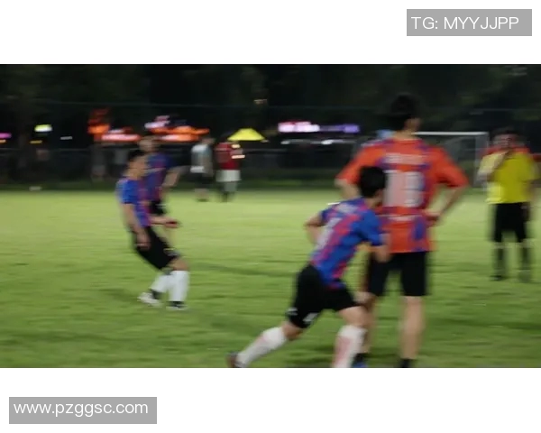 足球明星精彩瞬间慢放射门特写图集展现技术与力量的完美结合