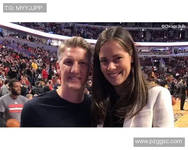 足球明星与俄罗斯女友甜蜜携手共度人生新篇章